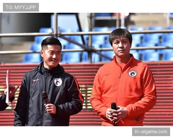 张玉宁球场像冰山，机场像时装周——那块表把我气成路人债务人